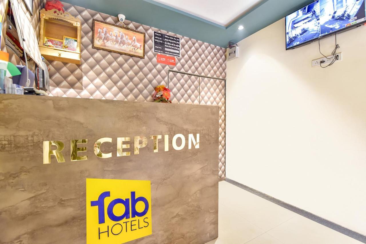 Fabhotel Nidhivan, Udhna Junction Surat Exterior photo
